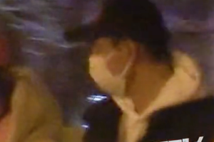 新恋情？张继科与女子甜蜜出街 出入同一单元楼