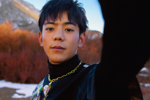 丁真首封时尚大片曝光 穿民族特色服饰十分帅气