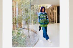 杨千嬅晒春日出游自拍文艺十足