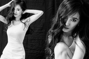 杨幂黑白写真眼神冷艳诱人大长腿抢镜