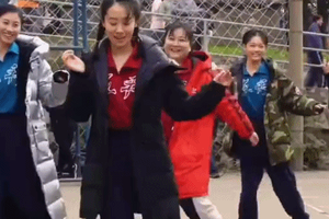 张小斐《李焕英》片场跳舞水平专业能出道