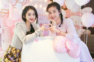 赵丽颖为李冰冰准备惊喜庆生会 比心嘟嘴感情好