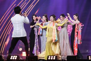 微博之夜现场花絮 神仙同框承包热搜！