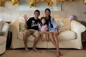 陈冠希晒全家福 一家三口笑容满面幸福洋溢