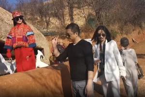 网友偶遇李亚鹏带女友见杨丽萍