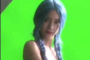 baby蓝色双麻花辫造型酷飒吸睛