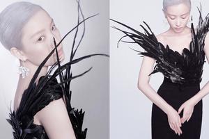 倪妮挑战银发造型大胆前卫