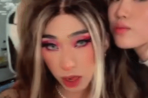 伊能静儿子哈利再晒女装视频 假发浓妆对镜卖萌