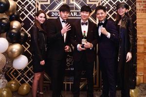 林俊杰40岁庆生照曝光 与周杰伦等好友开心庆祝