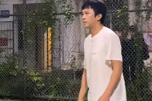 邓超现身老家南昌 打篮球引粉丝热情围观