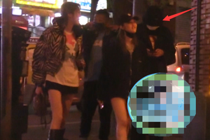 李诞深夜和两位美女玩密室逃脱