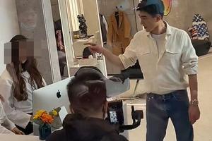 林更新在自家理发店训话 生意不好愁眉不展