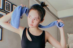 杨丞琳晒运动照秀完美身材