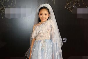 范冰冰堂妹范朵朵戴头纱走红毯 大眼睛鹅蛋脸颜值高