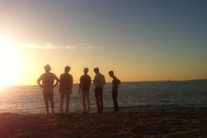 崔珉豪发SHINee五人合照 出道13年缅怀钟铉