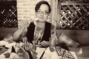 好友晒海峰生前聚会照片悲恸怀念