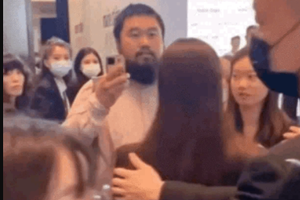 男粉丝看到刘诗诗一秒定格 眼神被美貌牢牢吸引