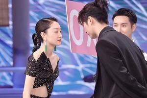 cp感拉满！周冬雨爆料许凯吻戏笑场