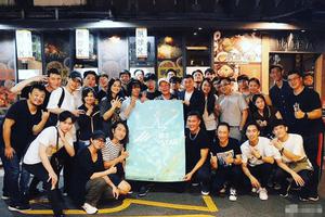 60岁赵传硕士毕业站C位 和师兄弟年龄差明显