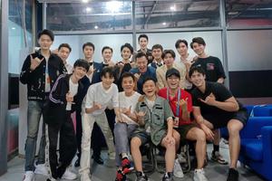 许魏洲晒与李易峰王一博王俊凯王源等合影