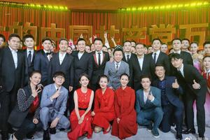 陈宝国张国立黄渤等罕见同框 佟丽娅高圆圆优雅