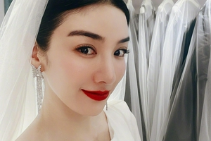 黄奕晒婚纱造型自拍 自侃“嫁人这事不靠谱”