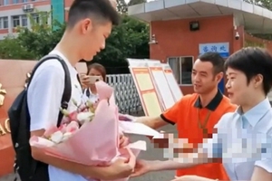 谢娜侄子领清华录取通知书 称“努力有了结果”