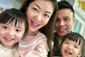 熊黛林晒一家四口合照为郭可颂庆生