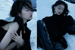 周冬雨反季雪地大片 穿黑色露肩裙酷飒