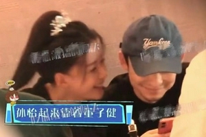 董子健到横店探班老婆孙怡 结婚四年依旧甜蜜蜜