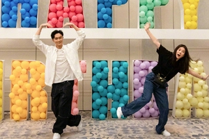 神仙爱情！袁咏仪晒合照为张智霖庆祝50岁生日