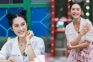 朱茵碎花裙双丸子头俏皮可爱