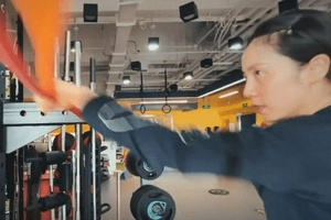 孙莉晒拳击健身视频素颜状态皮肤紧致