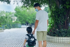 苏炳添晒与儿子背影照 发文称“感情是要培养的”