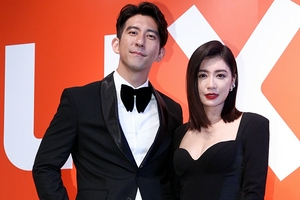 贾静雯修杰楷夫妇西装组情侣LOOK