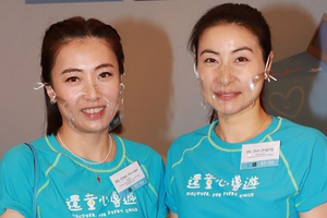 郭晶晶甘比罕见合体做慈善