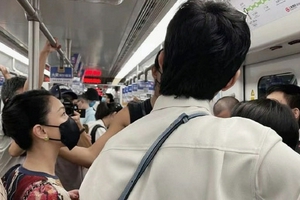 网友偶遇周迅井柏然坐地铁