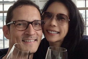 莫文蔚晒与外籍老公合影庆结婚十周年