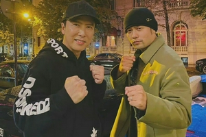 破次元壁！周杰伦晒与甄子丹街头合照