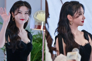 景甜灿笑状态好 红唇娇艳欲滴白到发光