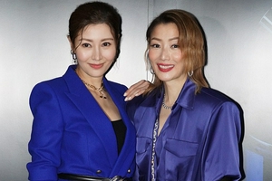 郑秀文李嘉欣同框女神依旧 面容精致端庄美丽