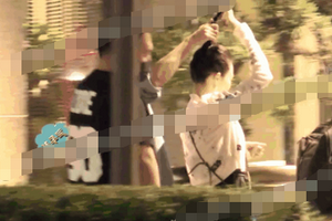 好皮！吴京聚餐结束后揪章子怡的麻花辫