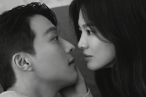 宋慧乔宣传新剧晒双人海报 与张基龙对视亲密欲吻