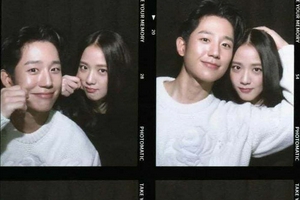 丁海寅金智秀合体大片曝光 搞怪四连拍默契十足