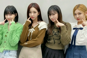 韩女团aespa出道一周年晒合照