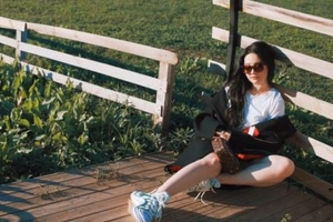 刘亦菲拍摄花絮曝光 旷野清风中自然起舞