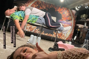 荷兰弟赞达亚为《蜘蛛侠3》宣传“累趴”