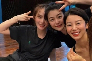 刘诗诗陈妍希私下相约练瑜伽 同框合照画面养眼