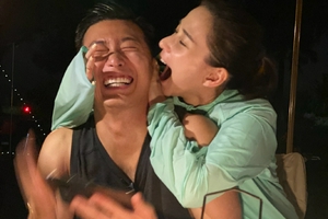 何超莲晒合照为窦骁庆生 甜蜜喊话“生日快乐宝”
