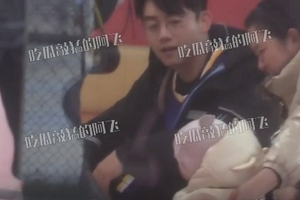 苗苗带女儿探班郑恺 一家三口其乐融融